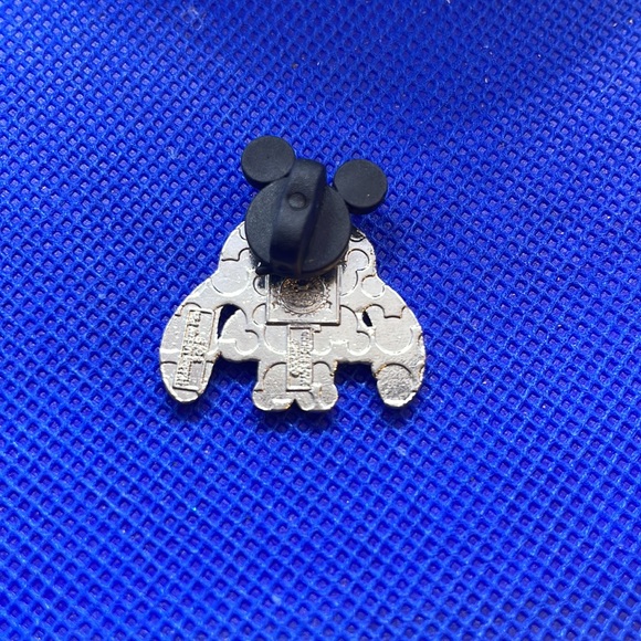 Stitch sad Disney Trading Pin - Picture 2 of 2